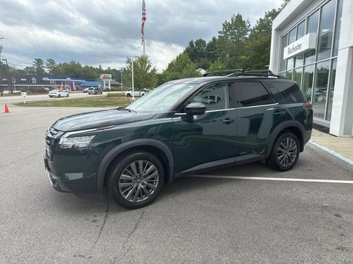 2022 Nissan Pathfinder SL
