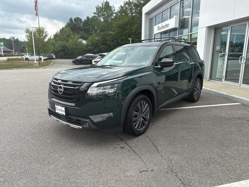 2022 Nissan Pathfinder SL