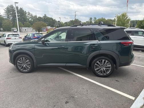 2022 Nissan Pathfinder SL