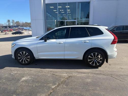 2024 Volvo XC60 B5 Plus Dark Theme