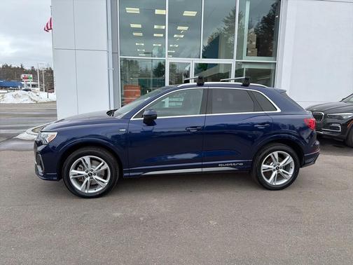 2022 Audi Q3 45 S line Premium