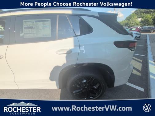 2025 Volkswagen Tiguan 2.0T SE R-Line Black