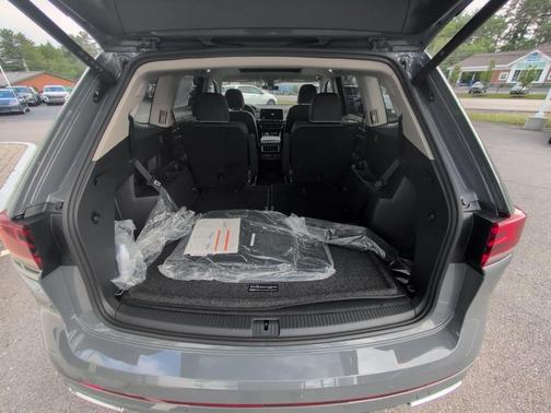 2025 Volkswagen Atlas 2.0T SEL Premium R-Line