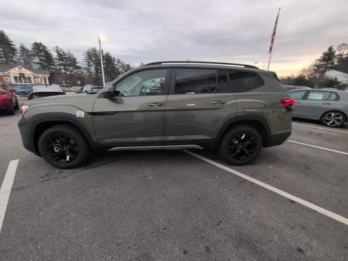 2025 Volkswagen Atlas 2.0T Peak Edition