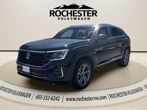 Deep Black Pearl Effect 2024 Volkswagen Atlas Cross Sport 2.0T SEL R-Line