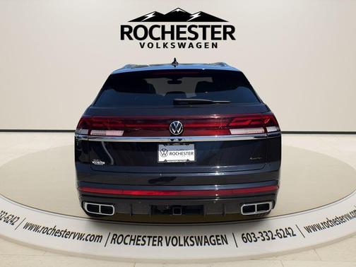 Deep Black Pearl Effect 2024 Volkswagen Atlas Cross Sport 2.0T SEL R-Line