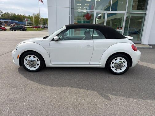 White 2013 Volkswagen Beetle 2.5L