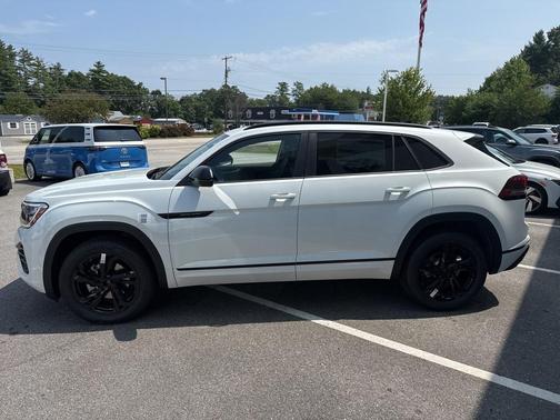 2025 Volkswagen Atlas Cross Sport 2.0T SEL R-Line Black