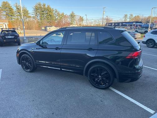 2022 Volkswagen Tiguan 2.0T SE R-Line Black
