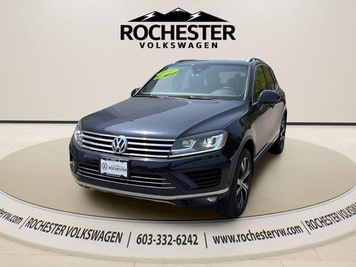 Moonlight Blue Pearlescent 2017 Volkswagen Touareg V6 Wolfsburg Edition
