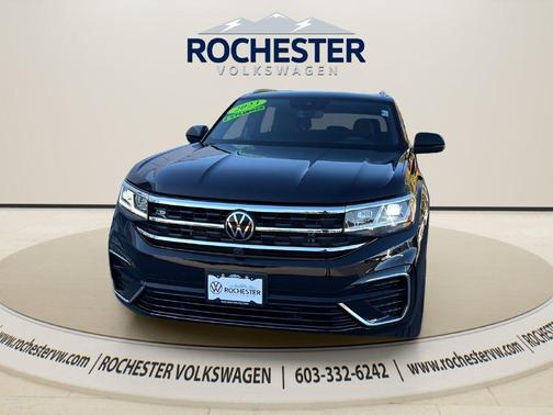 Deep Black Pearl Effect 2023 Volkswagen Atlas Cross Sport 3.6L V6 SEL Premium R-Line