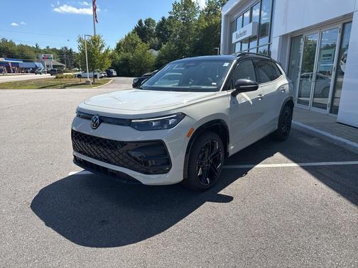 2025 Volkswagen Tiguan 2.0T SE R-Line Black