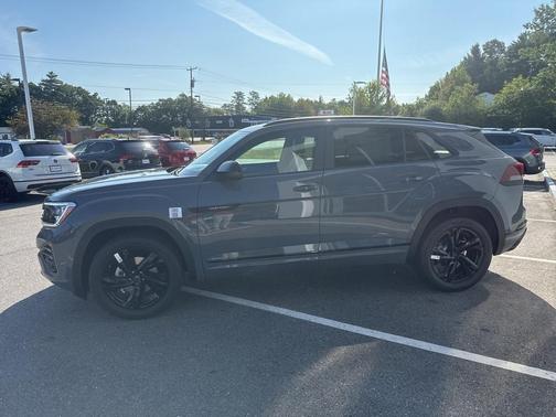 2026 Volkswagen Atlas Cross Sport 2.0T SEL R-Line Black