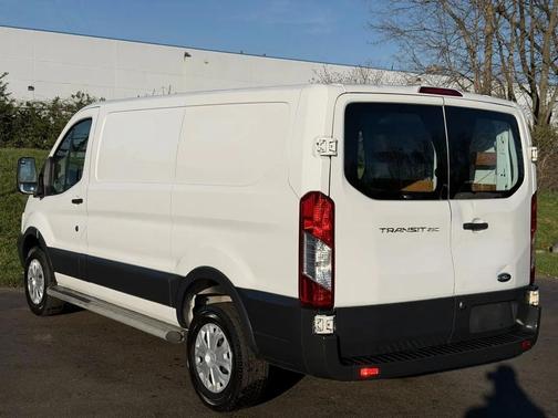 Oxford White 2017 Ford Transit-250 Base