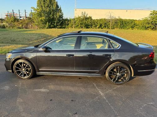 2019 Volkswagen Passat 2.0T R-Line