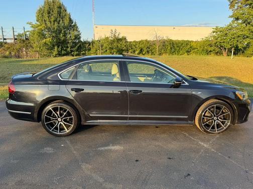 2019 Volkswagen Passat 2.0T R-Line