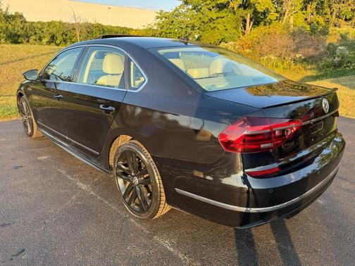 2019 Volkswagen Passat 2.0T R-Line