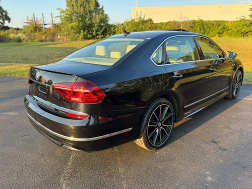 2019 Volkswagen Passat 2.0T R-Line