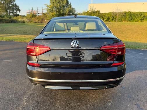 2019 Volkswagen Passat 2.0T R-Line