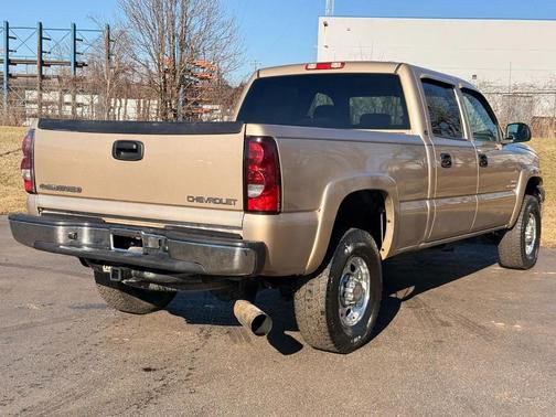 2005 Chevrolet Silverado 2500 LS H/D Crew Cab