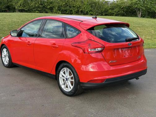 Red 2015 Ford Focus SE