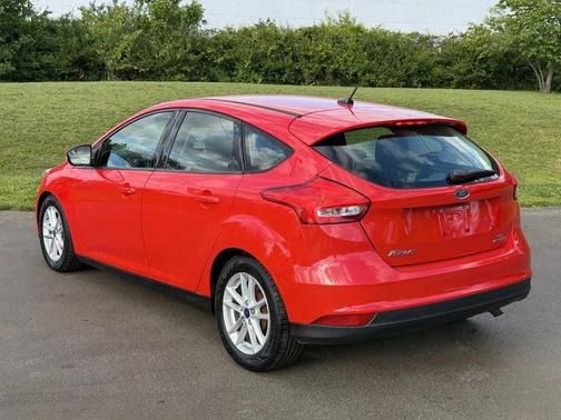Red 2015 Ford Focus SE