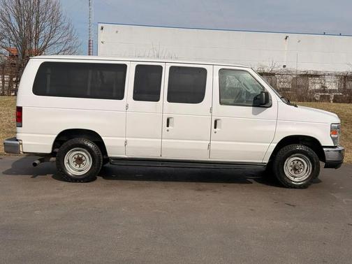 2013 Ford E350 Super Duty XLT