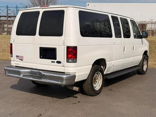 2013 Ford E350 Super Duty XLT