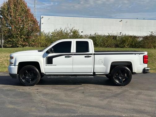 2017 Chevrolet Silverado 1500 Custom