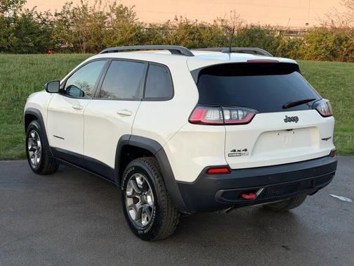 Pearl White Pearlcoat 2019 Jeep Cherokee Trailhawk
