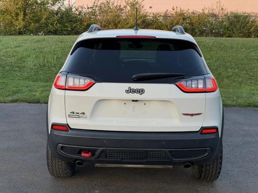 Pearl White Pearlcoat 2019 Jeep Cherokee Trailhawk