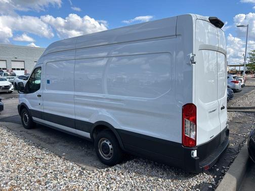 Oxford White 2022 Ford Transit-250 Base