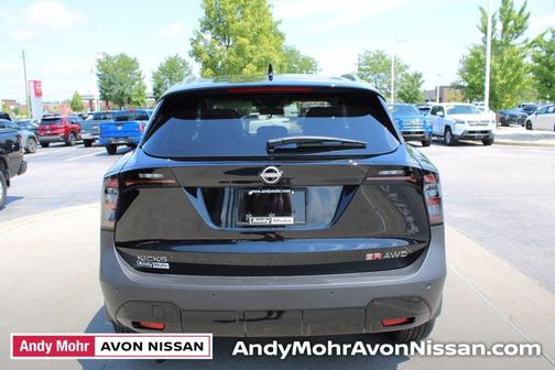 2025 Nissan Kicks SR