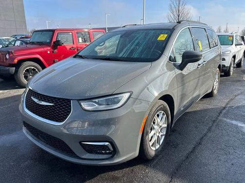 2022 Chrysler Pacifica Touring L