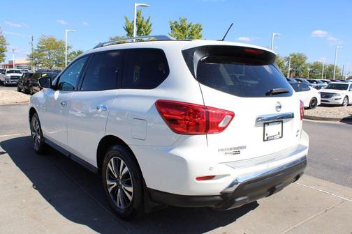 2017 Nissan Pathfinder SV