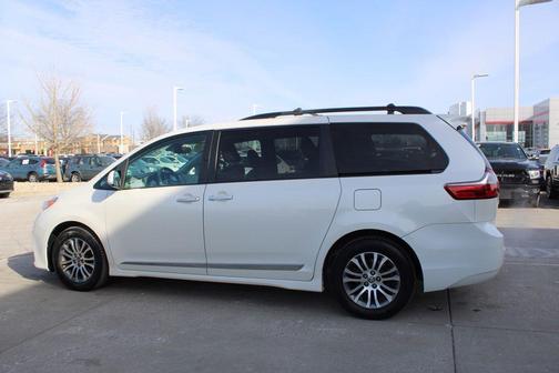 2020 Toyota Sienna XLE
