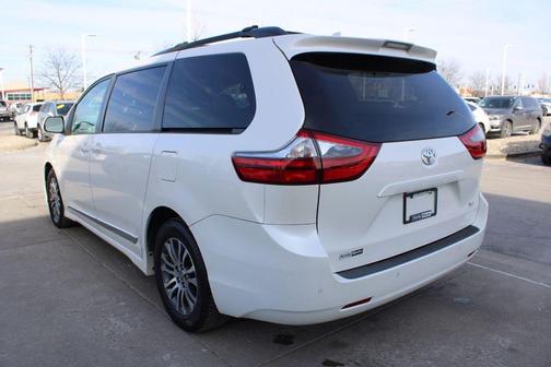 2020 Toyota Sienna XLE