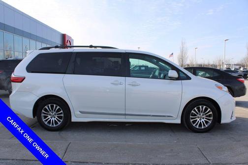 2020 Toyota Sienna XLE