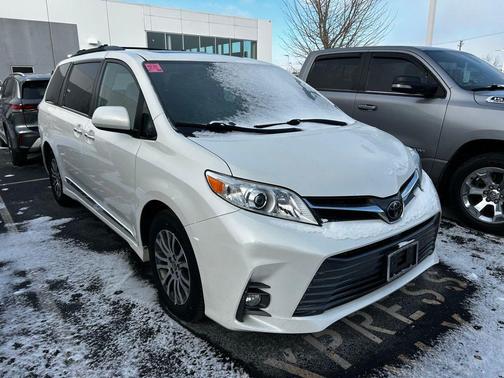 2020 Toyota Sienna XLE