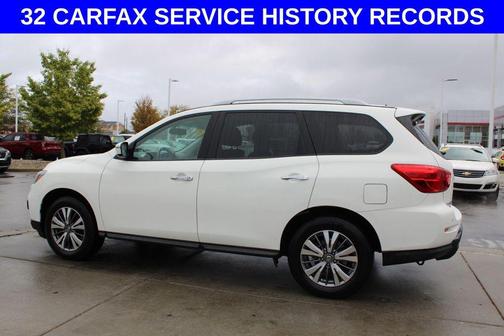 2018 Nissan Pathfinder SV