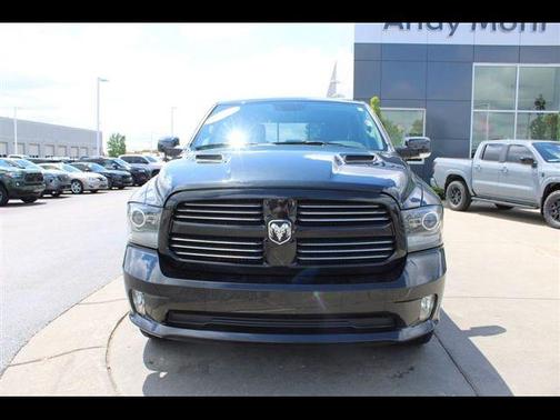 Brilliant Black Crystal Pearlcoat 2016 RAM 1500 Sport