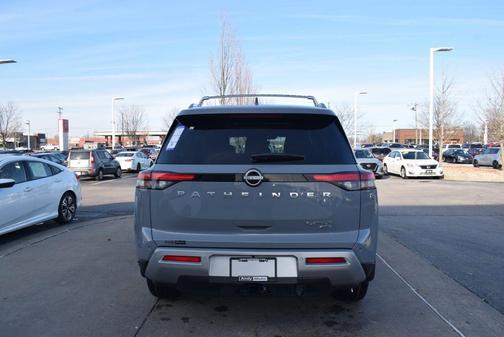 2025 Nissan Pathfinder Platinum