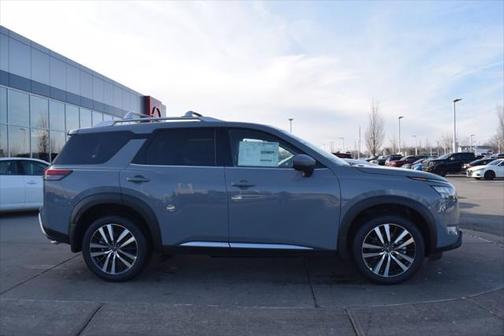 2025 Nissan Pathfinder Platinum