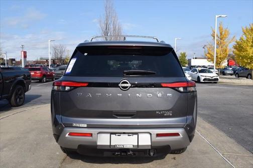 2025 Nissan Pathfinder Platinum