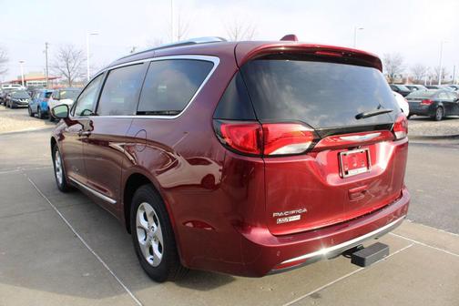 2017 Chrysler Pacifica Touring-L Plus