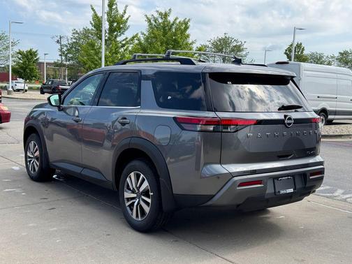 Gun Met 2026 Nissan Pathfinder SL