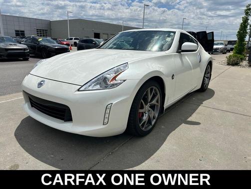 Pearl White 2016 Nissan 370Z Sport