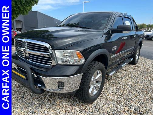 Brilliant Black Crystal Pearlcoat 2017 RAM 1500 Big Horn