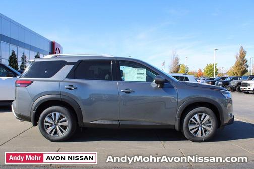 2025 Nissan Pathfinder SL