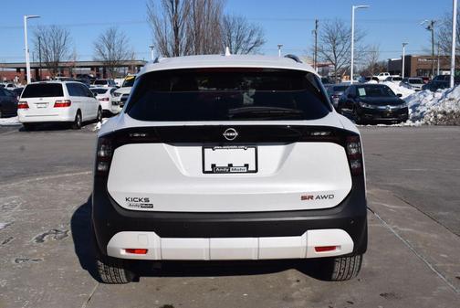 2025 Nissan Kicks SR